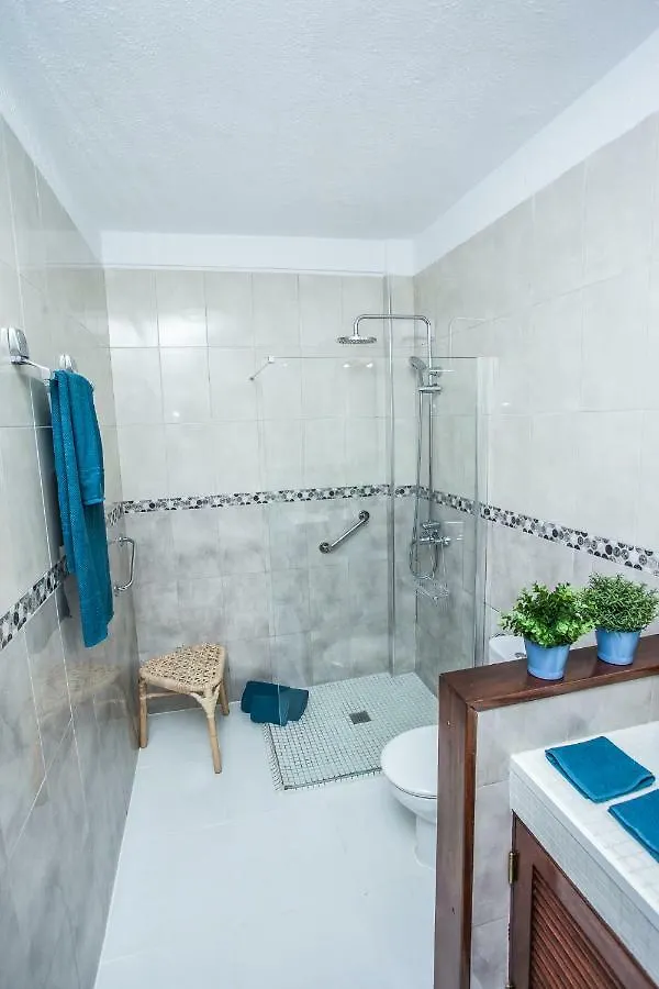 Spectacular Renovated Apartment, 5 Min To Camison Beach, With Aircon Arona  0*, Arona (Tenerife) Spagna